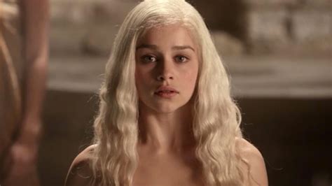 emilia clarke bikini pics|Game of Thrones Emilia Clarke showcases her enviable curves。